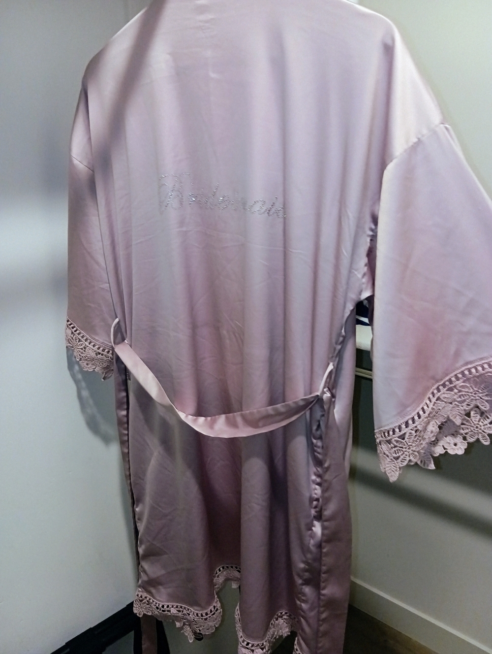 AW Bridal Mauve Satin Bridesmaid Robe with Lace Trim & Rhinestones - Size M